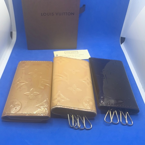 🤎 🤎 🤎 3 Louis Vuitton Monogram signature design LV Logo 4 key holder - Picture 3 of 7